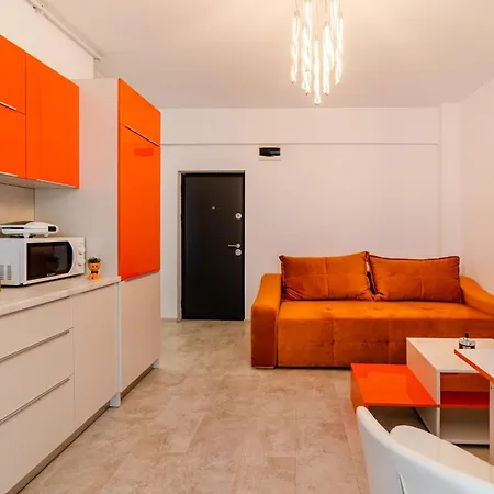 Orange Near Hanul Cu Peste